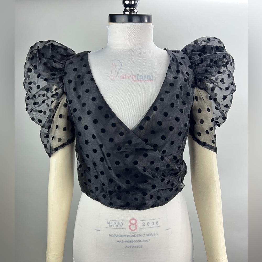 💚 2736. Black Polka Dot Puff Sleeve Wrap Top